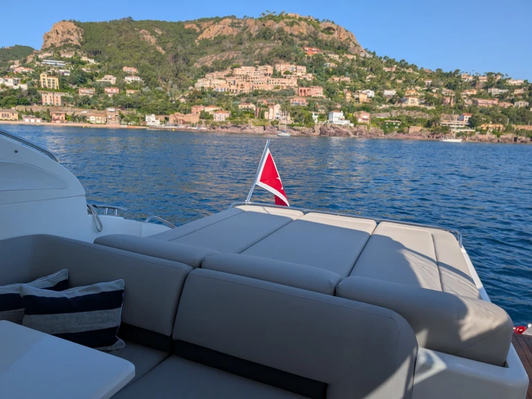 Pronájem lodi Villeneuve-Loubet lákavé ceny Princess V42