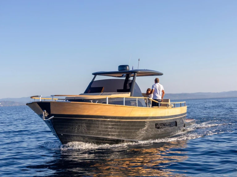 Pronájem Motorová loď v Hyeres -NAUTICA ESPOSITO STANISLAO ESPOSITO MARE POSITANO OPEN 38
