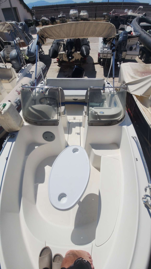 Quicksilver Activ 505 Open jednotlivci a charterové společnosti v L'Estaque