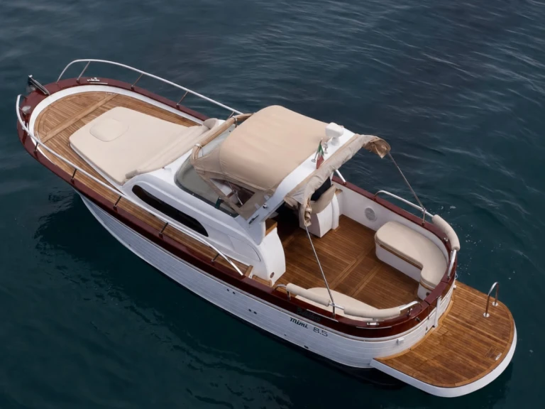 Pronájem lodi Positano lákavé ceny 8.50