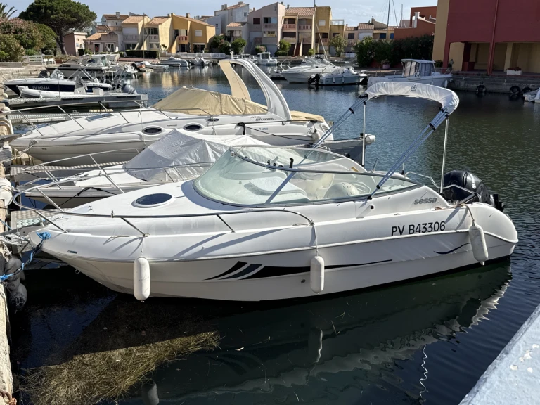 Pronajmout si Sessa Marine Islamorada 21 v Francie