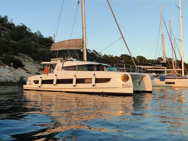 Pronajmout si Bali Bali 4.2 v Alimos