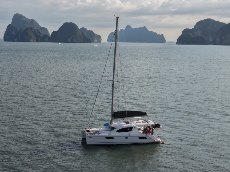 Pronajmout si Leopard Catamarans / Robertson & Caine Leopard 39 v Mai Khao