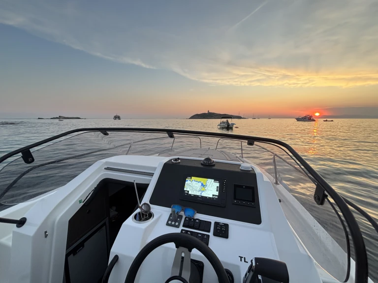 Pronájem lodi Bénéteau Flyer 8 SUNdeck v Sanary-sur-Mer na Samboatu