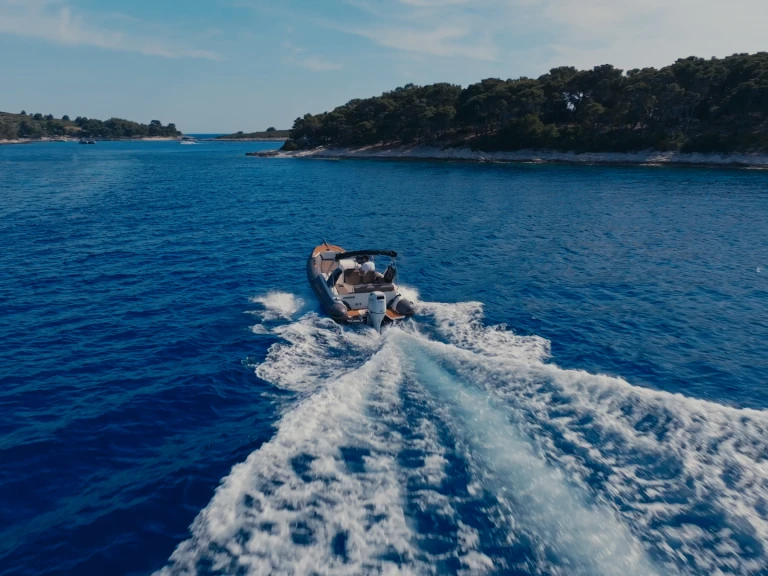 Pronajmout Polotuhá loď se skipperem či ne Barracuda v Hvar 