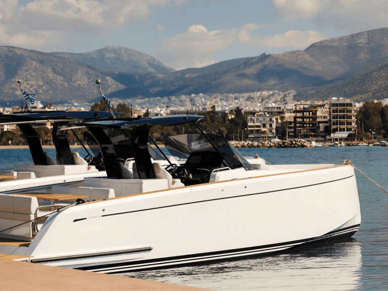 Pronajmout si Pardo Yachts Pardo 38 v Glyfada