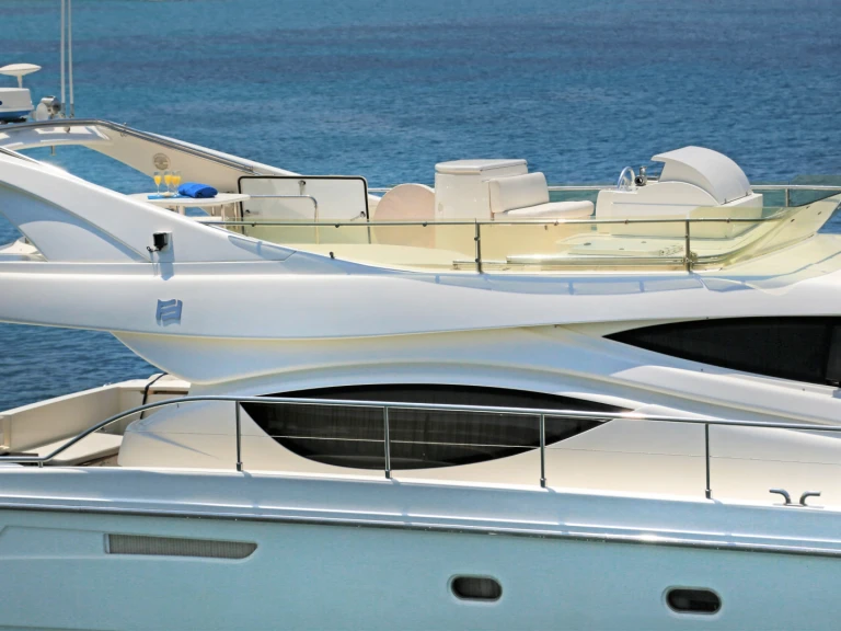 Pronajmout si Ferretti Ferretti 550 v Paros (ostrov)