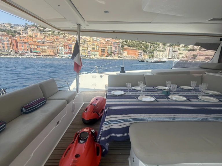 Pronajmout si Fountaine Pajot Aura 51 v Cannes