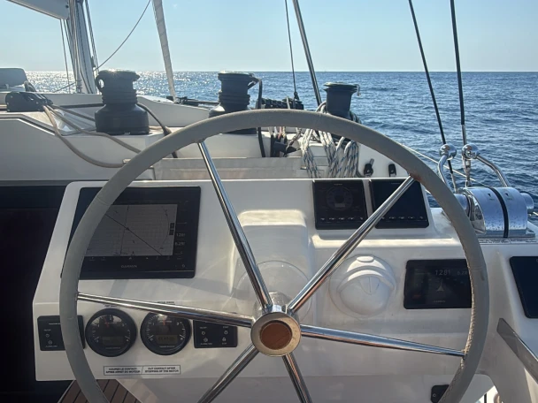 Pronájem lodi Cannes lákavé ceny Aura 51
