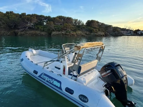 Capelli Tempest 500 jednotlivci a charterové společnosti v Six-Fours-les-Plages