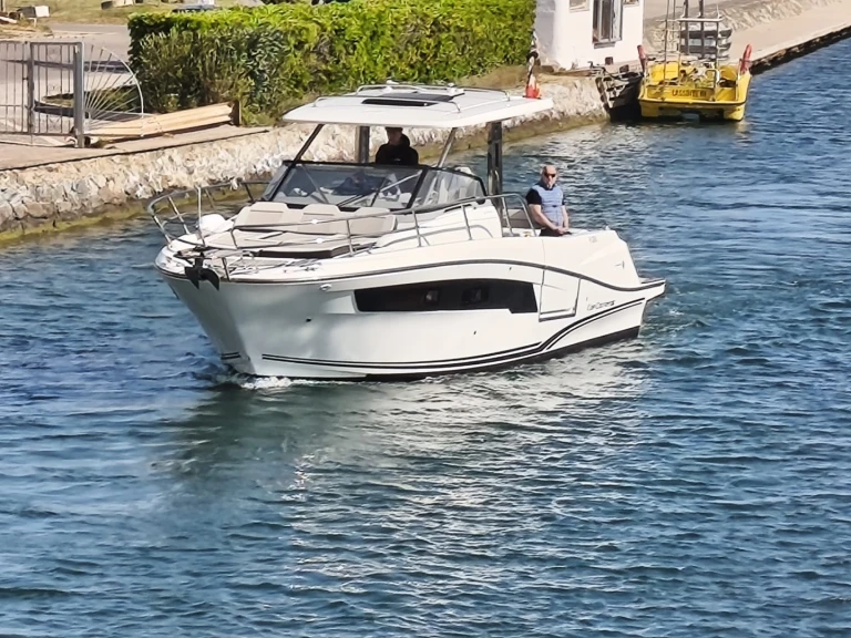 Pronájem lodi Jeanneau Cap Camarat 10.5 WA v Empuriabrava na Samboatu