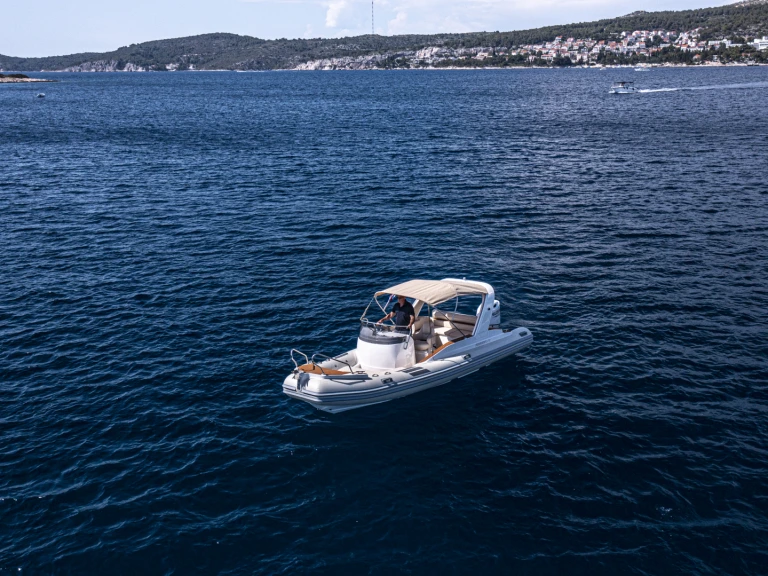 Pronájem jachty v Hvar  -Aquamax B 23 F na Samboatu