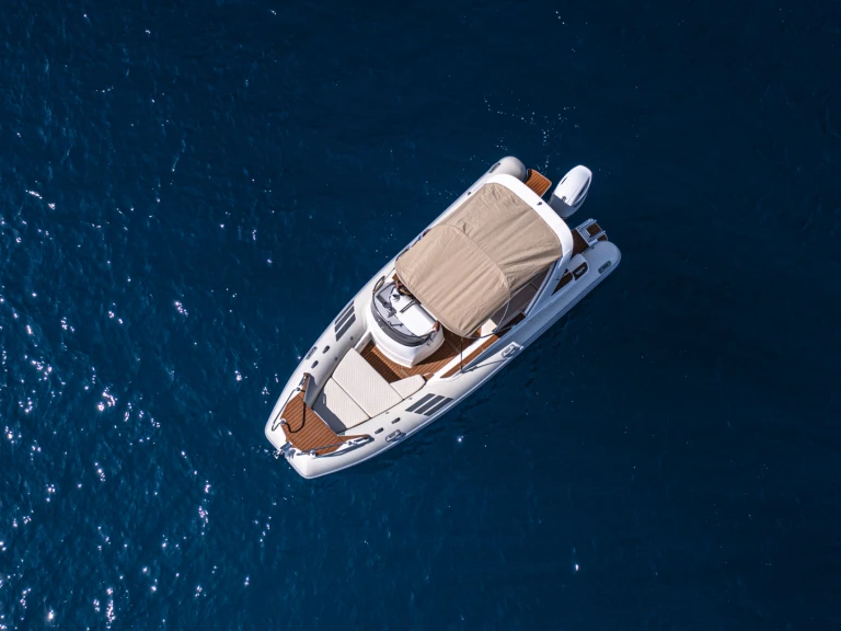 Pronajmout si Aquamax B 23 F v Hvar 
