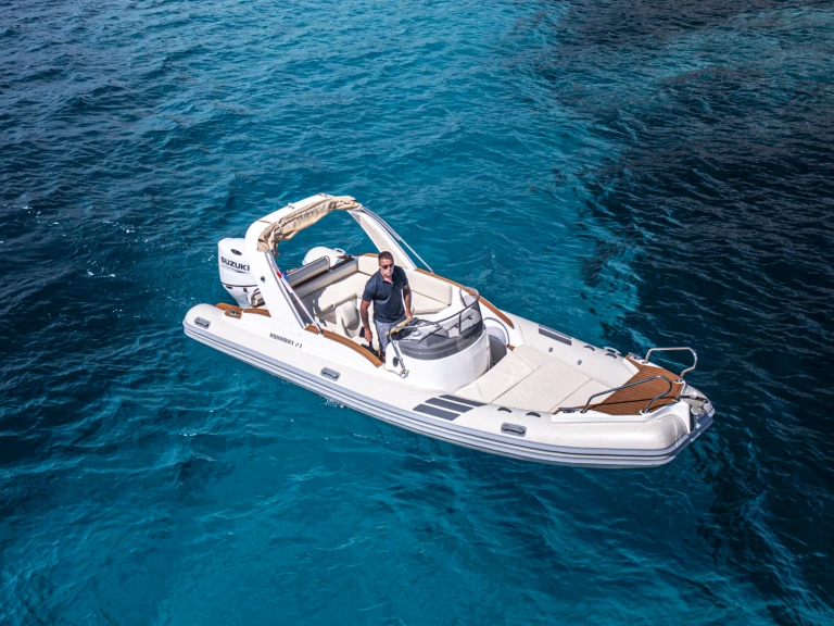Aquamax B 23 F jednotlivci a charterové společnosti v Hvar 