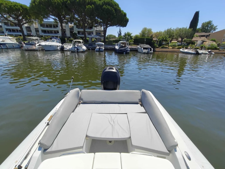 Pronájem lodi Port de Cannes Marina lákavé ceny Selva D840 Exclusive
