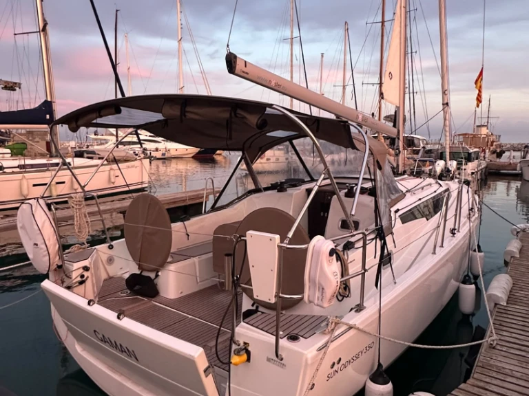 Pronajmout si Jeanneau Sun oddysey 350 v Marina deportiva de Menorca