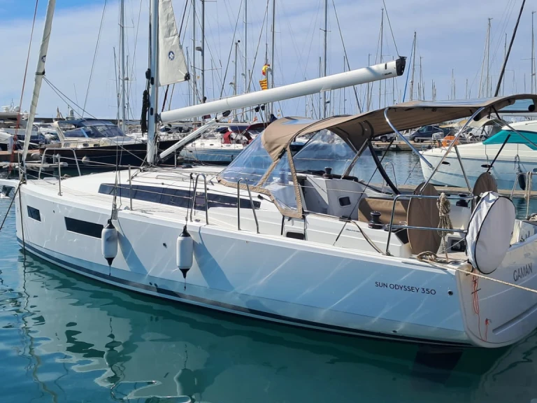 Pronajmout Plachetnice se skipperem či ne Jeanneau v Marina deportiva de Menorca
