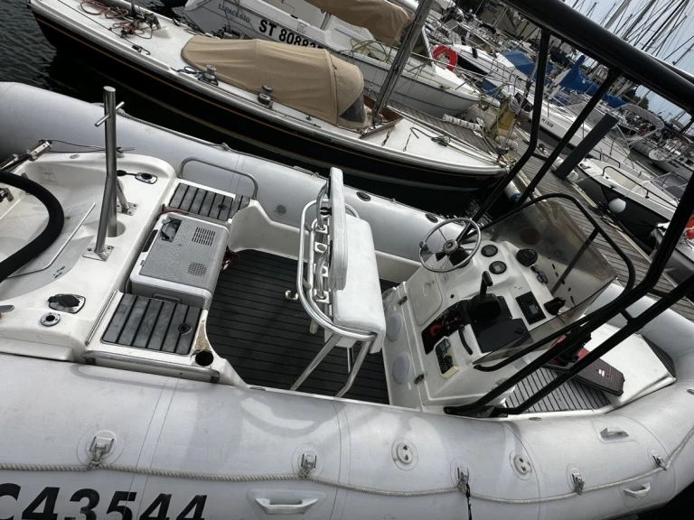 Pronájem Polotuhá loď v Saint-Cyprien -Zodiac Pro 650