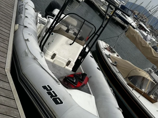 Pronájem lodi Zodiac Pro 650 v Saint-Cyprien na Samboatu