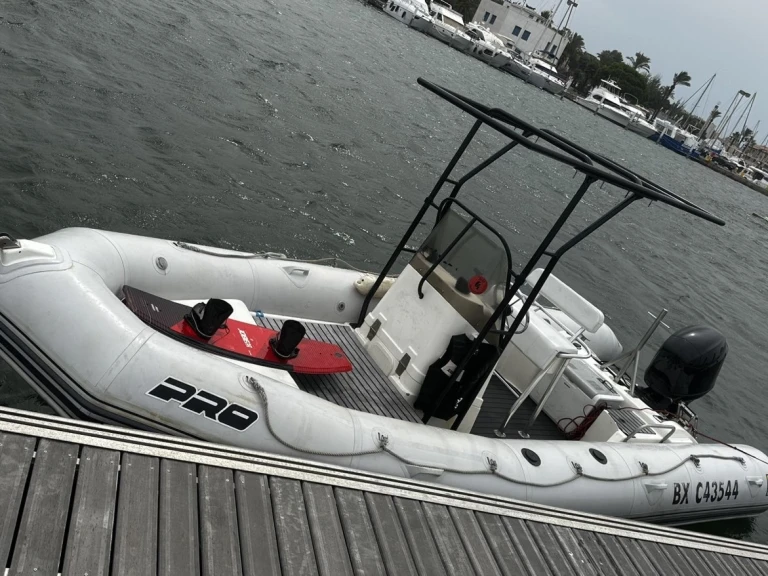Pronajmout Polotuhá loď se skipperem či ne Zodiac v Saint-Cyprien