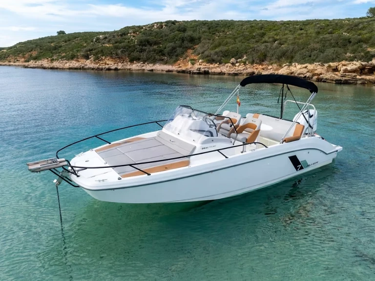 Bénéteau Flyer 7 SUNdeck jednotlivci a charterové společnosti v Mahon