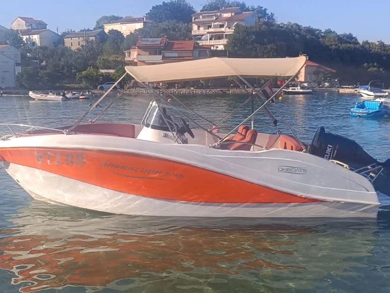 Pronajmout Motorová loď se skipperem či ne Okiboats v Supetarska Draga