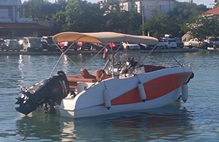 Pronájem lodi Supetarska Draga lákavé ceny Barracuda 545 Open