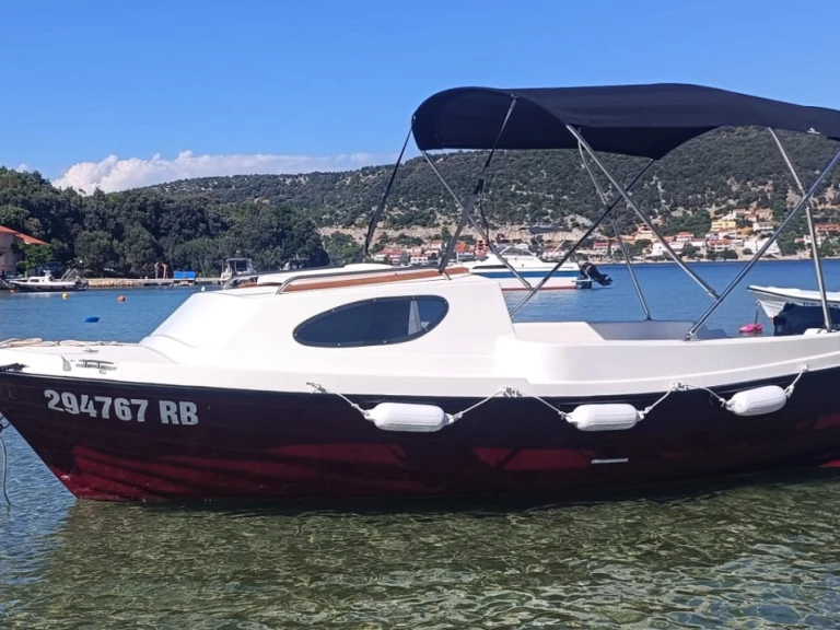Pronájem lodi Adria 500 Cabin v Supetarska Draga na Samboatu