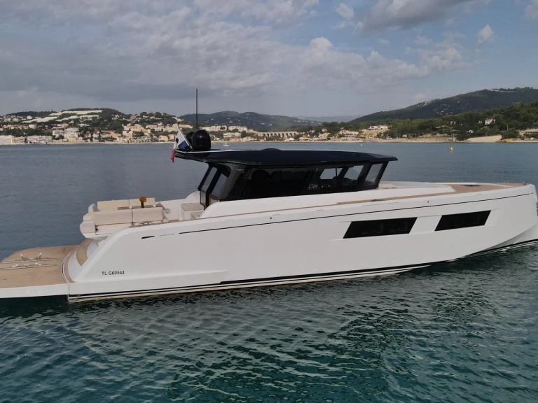 Pronajmout si Pardo Yachts GT 52 v Baie de Bandol