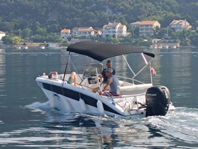 Pronajmout si Orizzonti Calipso 20 v Supetarska Draga
