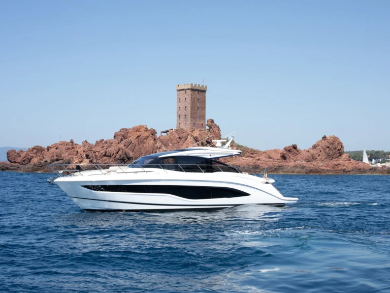 Pronájem lodi Princess Princess V55 v Cannes na Samboatu