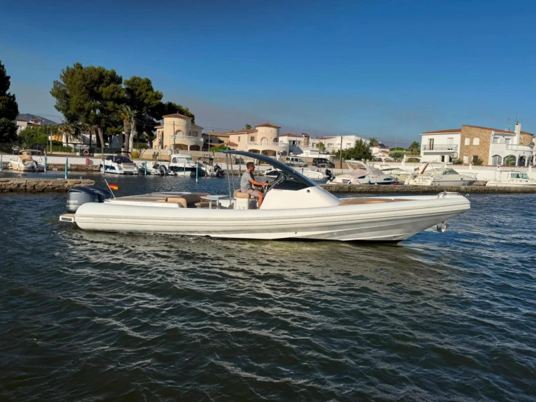 Pronájem lodi Magazzu MX 11 v Empuriabrava na Samboatu