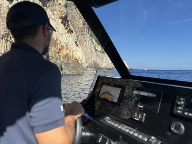 Pronajmout Polotuhá loď se skipperem či ne Mazziena v Zakynthos 
