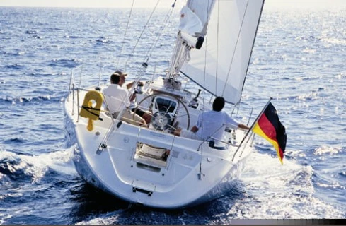 Pronájem lodi Ávdira lákavé ceny Bavaria 38
