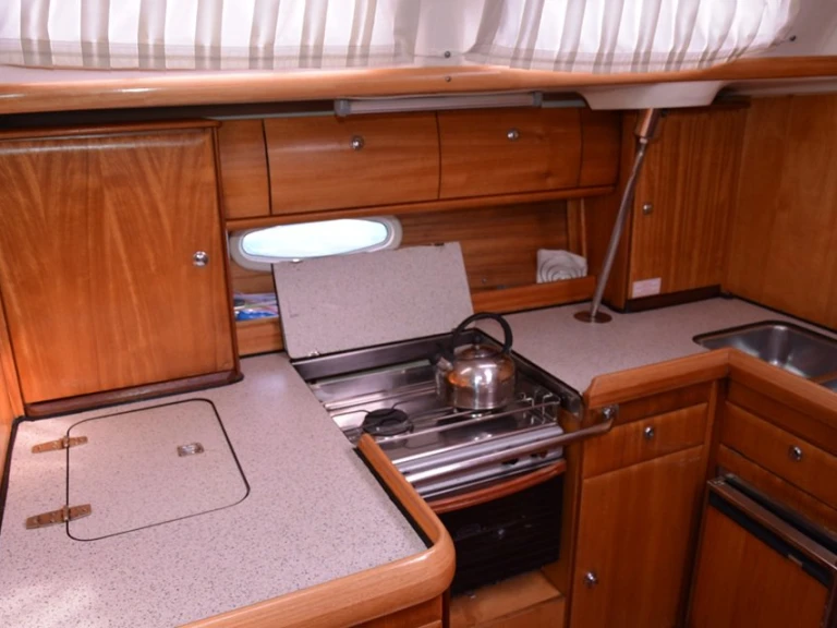 Pronájem lodi Ávdira lákavé ceny Cruiser 46