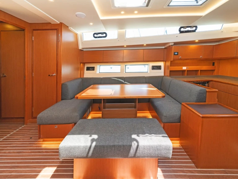 Pronájem lodi Bavaria Bavaria C57 v Alimos na Samboatu