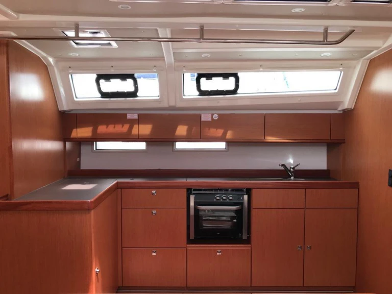 Bavaria Cruiser 46 jednotlivci a charterové společnosti v Gouvia