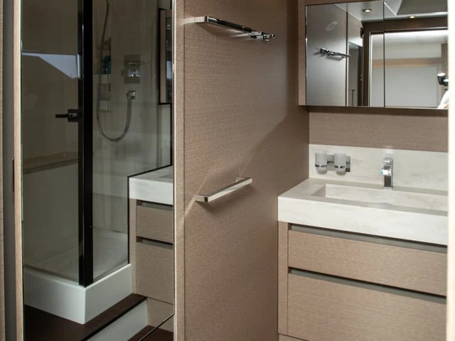 Pronájem lodi Prestige 630s v Cannes na Samboatu