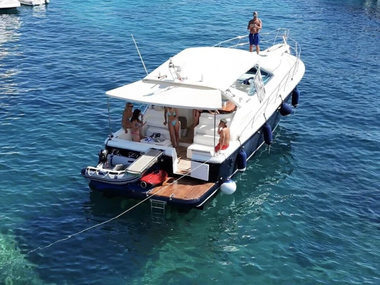 Uniesse 42 open jednotlivci a charterové společnosti v Porto Rotondo