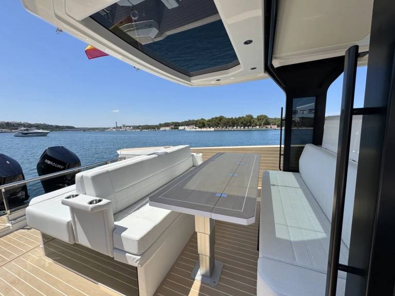 Saxdor SAXDOR 400 GTS jednotlivci a charterové společnosti v Mahon Port