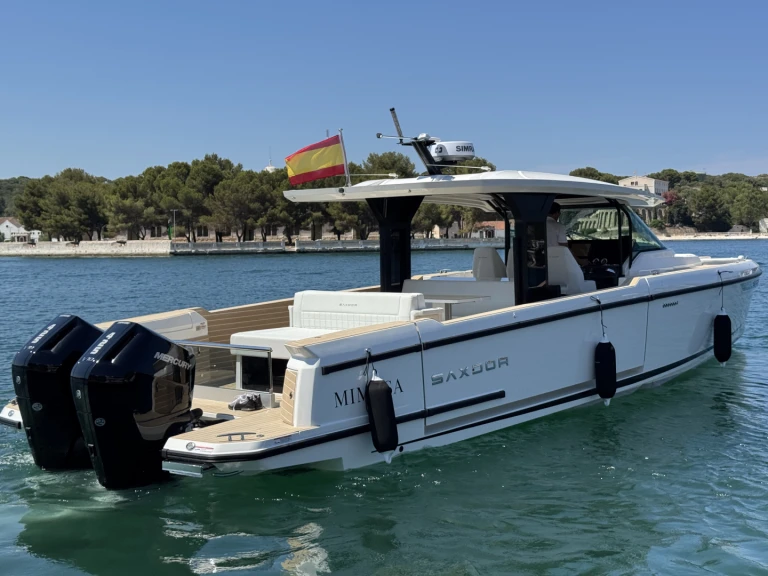 Pronajmout si Saxdor SAXDOR 400 GTS v Mahon Port