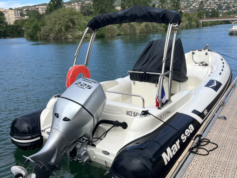 Pronajmout Polotuhá loď se skipperem či ne Marsea v Mandelieu-la-Napoule
