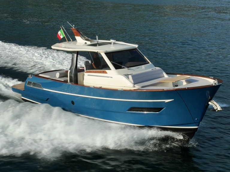 Lancia Aprea 42 jednotlivci a charterové společnosti v Sorrento