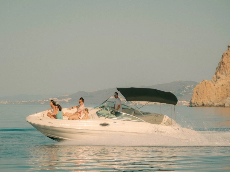 Pronájem Motorová loď v La Herradura -Sea Ray Sea Ray 240 Sundeck
