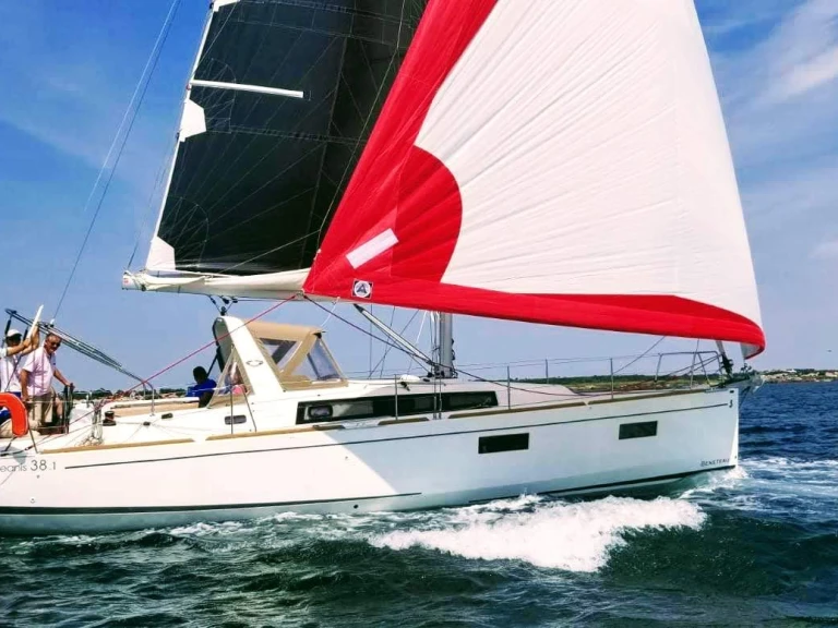 Pronajmout Plachetnice se skipperem či ne Bénéteau v Les Sables-d'Olonne