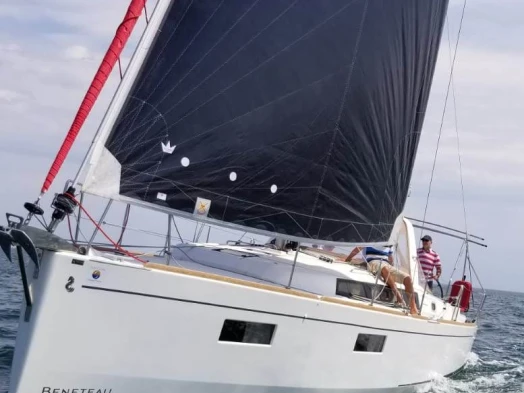 Bénéteau Oceanis 38.1 jednotlivci a charterové společnosti v Les Sables-d'Olonne