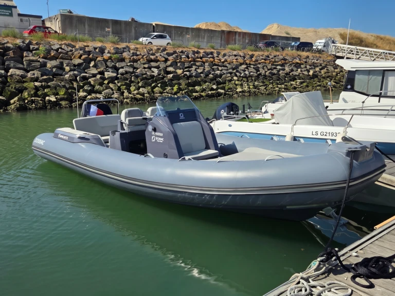 Pronajmout Polotuhá loď se skipperem či ne Zodiac v Les Sables-d'Olonne