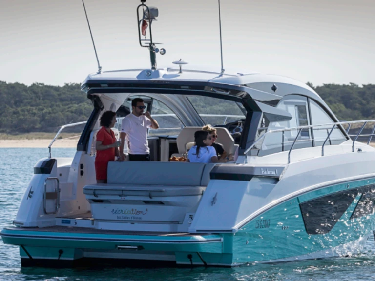 Bénéteau Gran Turismo 41 jednotlivci a charterové společnosti v Les Sables-d'Olonne