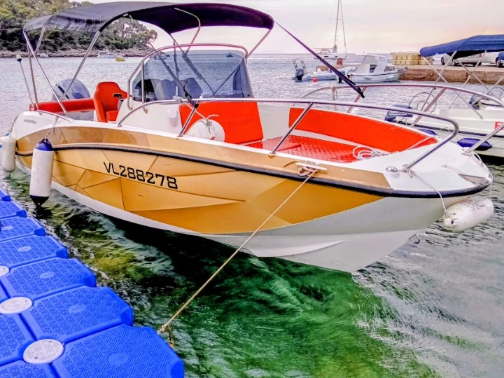 Pronájem jachty v Prižba -Quicksilver quicksilver na Samboatu