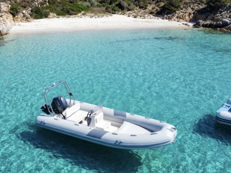 Lomac Lomac 500 OK jednotlivci a charterové společnosti v Porto Rotondo